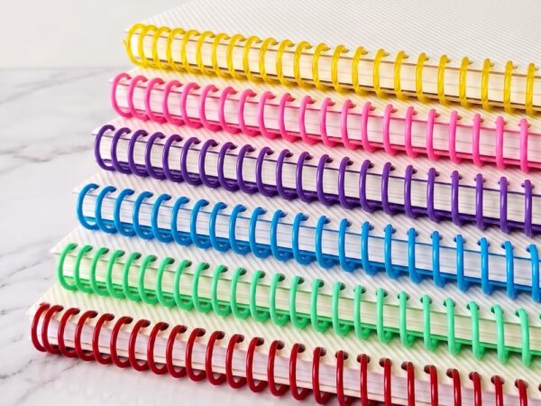 Espirales plásticos de PVC en varios colores y diámetros